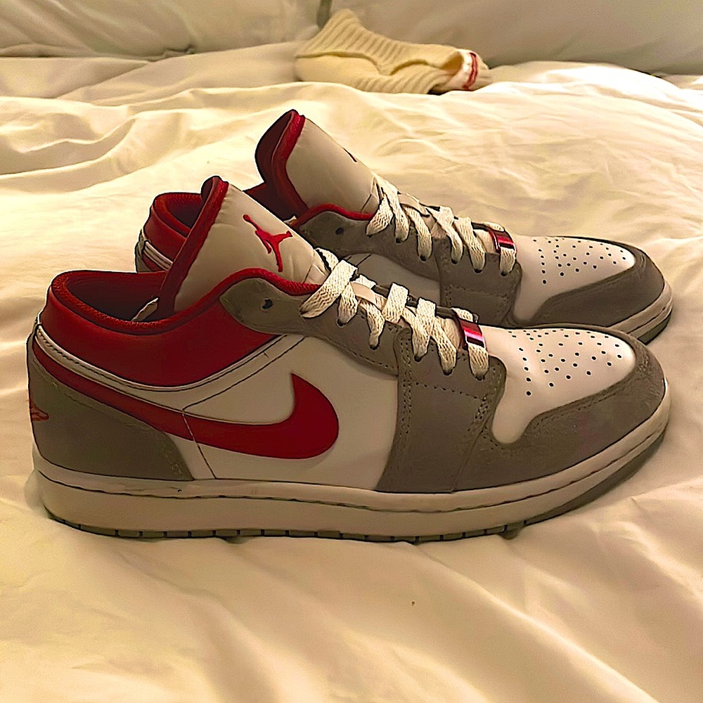 Jordan 1 Low SE Light Smoke Grey Gym Red Men’s Size 8